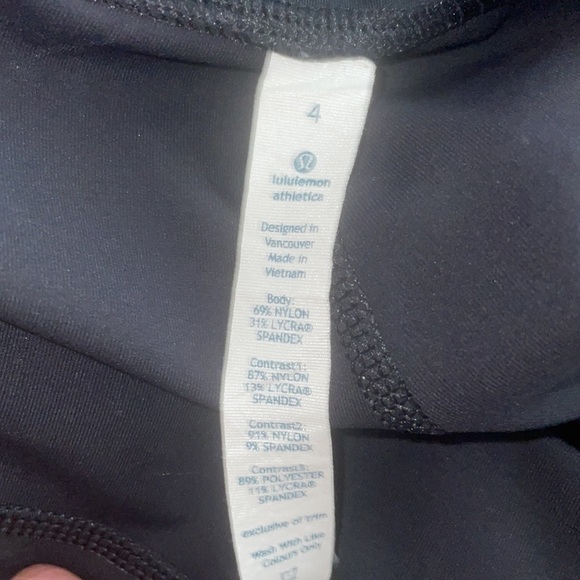 LULU LEMON SHORT SHORTS - Picture 4 of 4